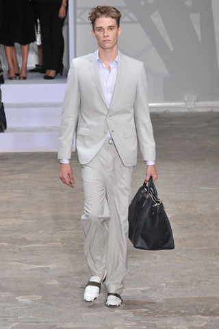 Louis Vuitton / - 2009